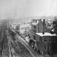 Вашингтон, D.C., 1865. NA View, гледащ на североизточния авеню Мериленд към американския Капитолий във Вашингтон, D.C., сниман през април 1865 г. Плакатен печат от